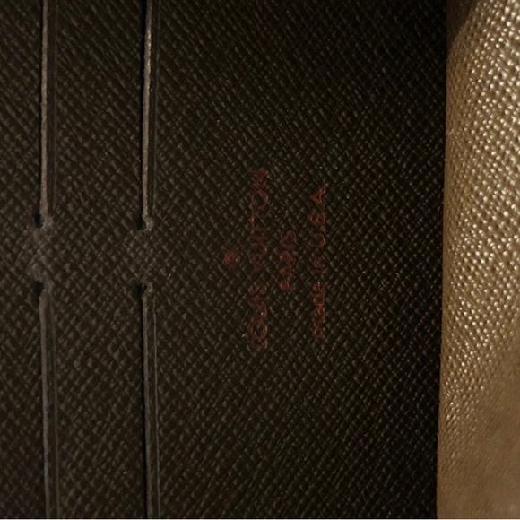 Authentic Louis Vuitton long wallet - Picture 5 of 7